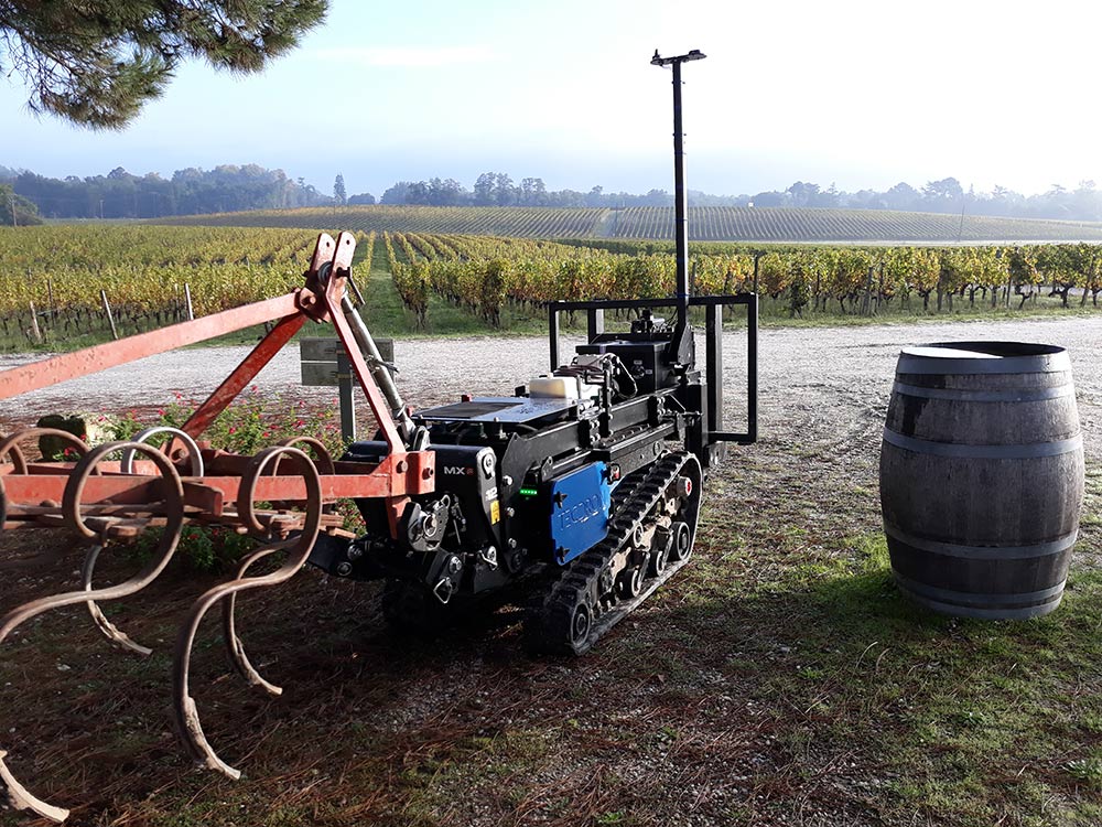 robot viticole autonome avec charrue 100kg